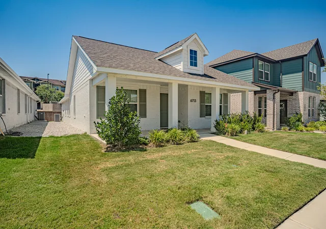 Photo 2 of Single family home for sale at 6713 Lake Overlook Dr, Fort Worth, TX 76135 | MLS# 21385105 | Listing updated on 2026-09-12
