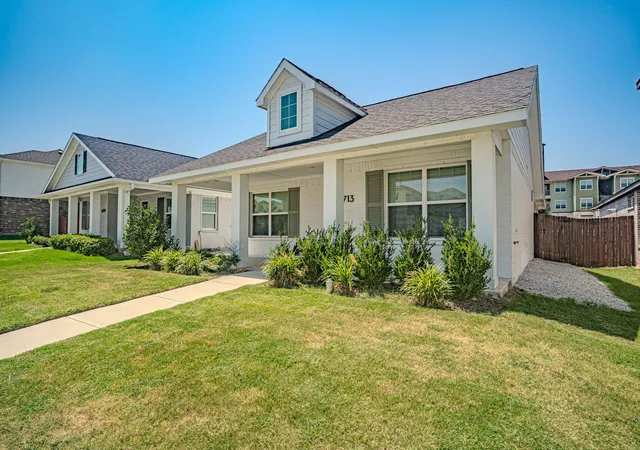 Photo 3 of Single family home for sale at 6713 Lake Overlook Dr, Fort Worth, TX 76135 | MLS# 21385105 | Listing updated on 2026-09-12