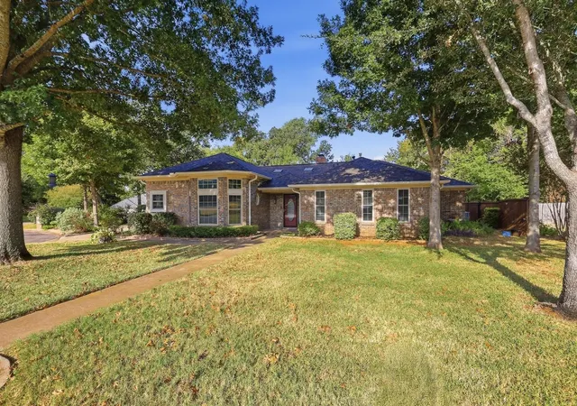Photo 2 of Single family home for sale at 2809 Caprice Ave, Denison, TX 75020 | MLS# 21383863 | Listing updated on 2026-10-02