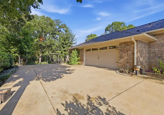 Photo 3 of Single family home for sale at 2809 Caprice Ave, Denison, TX 75020 | MLS# 21383863 | Listing updated on 2026-10-02