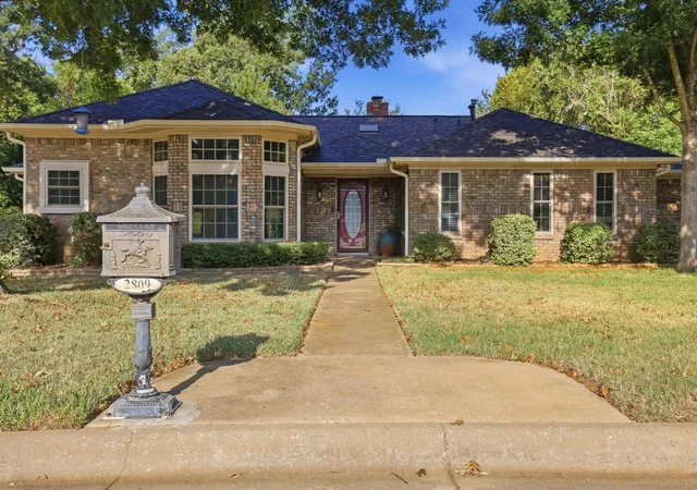 Photo 4 of Single family home for sale at 2809 Caprice Ave, Denison, TX 75020 | MLS# 21383863 | Listing updated on 2026-10-02