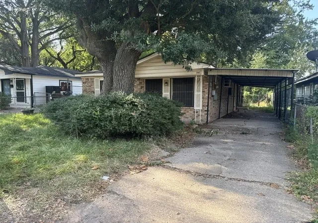 Photo 2 of Single family home for sale at 561 Sassafras Ave, Shreveport, LA 71106 | MLS# 21385110 | Listing updated on 2026-09-13