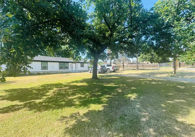Photo 2 of Single family home for sale at 3830 Colina Ln, Waco, TX 76705 | MLS# 21385138 | Listing updated on 2026-09-12