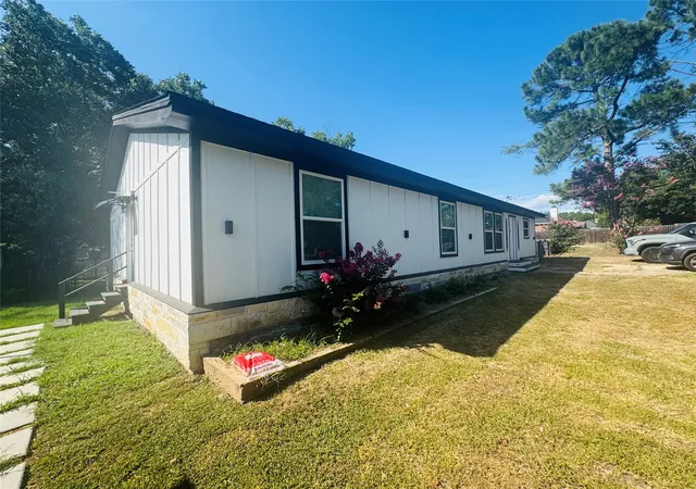 Photo 3 of Single family home for sale at 3830 Colina Ln, Waco, TX 76705 | MLS# 21385138 | Listing updated on 2026-09-12