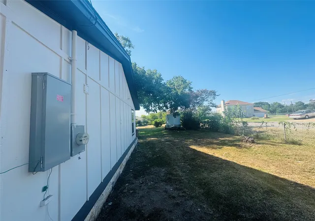 Photo 4 of Single family home for sale at 3830 Colina Ln, Waco, TX 76705 | MLS# 21385138 | Listing updated on 2026-09-12