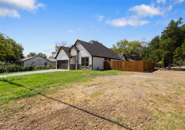 Photo 2 of Sale Pending at 502 South 14th St, Corsicana, TX 75110 | MLS# 21385035 | Listing updated on 2026-09-26