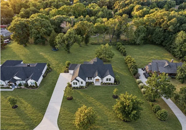 Photo 2 of Single family home for sale at 910 Bent Tree Ln, Seagoville, TX 75159 | MLS# 21385113 | Listing updated on 2026-09-12