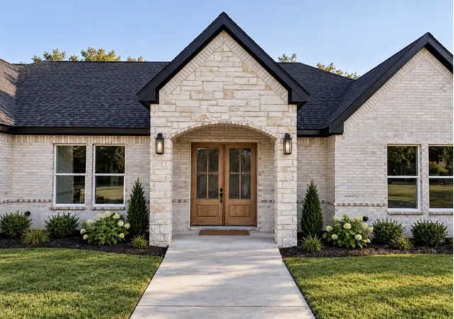 Photo 3 of Single family home for sale at 910 Bent Tree Ln, Seagoville, TX 75159 | MLS# 21385113 | Listing updated on 2026-09-12