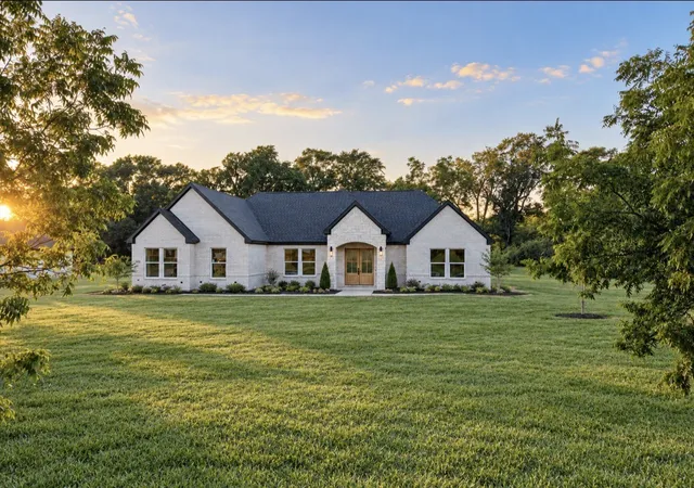 Photo 3 of Single family home for sale at 910 Bent Tree Ln, Seagoville, TX 75159 | MLS# 21385113 | Listing updated on 2026-09-12