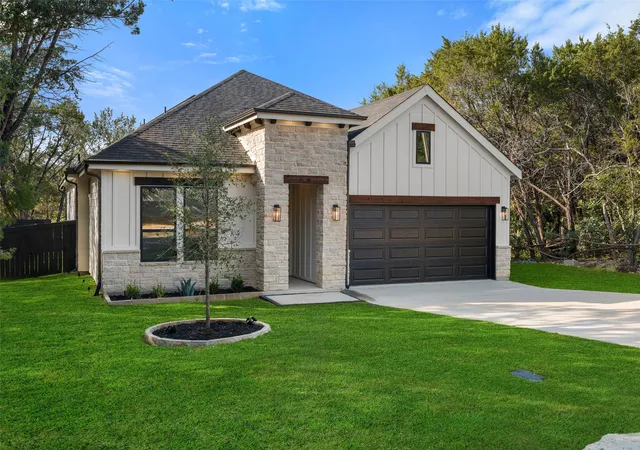 Photo 1 of Sale Pending at 2904 Centaurus Way, Granbury, TX 76048 | MLS# 21384855 | Listing updated on 2026-09-29