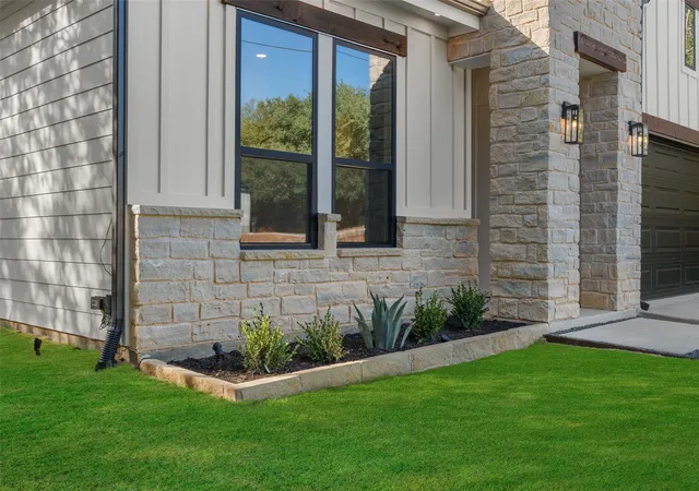 Photo 3 of Sale Pending at 2904 Centaurus Way, Granbury, TX 76048 | MLS# 21384855 | Listing updated on 2026-09-29