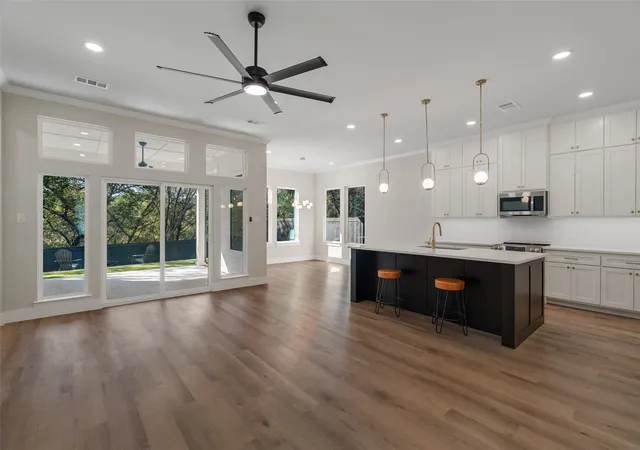 Photo 3 of Sale Pending at 2904 Centaurus Way, Granbury, TX 76048 | MLS# 21384855 | Listing updated on 2026-09-29