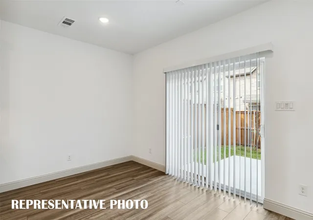 Photo 4 of Townhouse for sale at 3723 Pierce Ln, Grand Prairie, TX 75052 | MLS# 21385141 | Listing updated on 2026-09-12