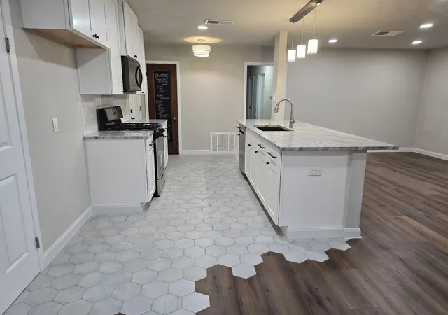 Photo 4 of Single family home for sale at 220 Bluebird Cir, Denton, TX 76209 | MLS# 21385160 | Listing updated on 2026-09-13