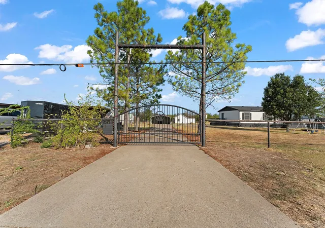 Photo 2 of Sale Pending at 1222 Anglin Way, Terrell, TX 75161 | MLS# 21385135 | Listing updated on 2026-09-28