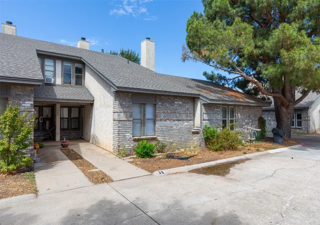 Photo 1 of Sale Pending at 35 Crossroads Dr, Abilene, TX 79605 | MLS# 21385095 | Listing updated on 2026-09-26