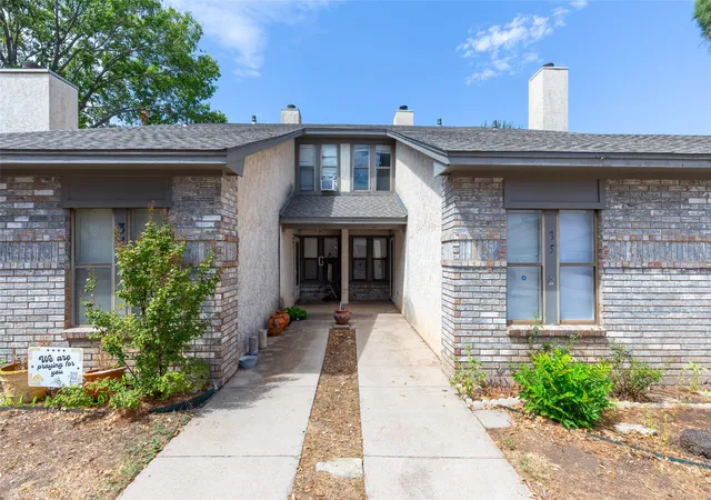Photo 3 of Sale Pending at 35 Crossroads Dr, Abilene, TX 79605 | MLS# 21385095 | Listing updated on 2026-09-26