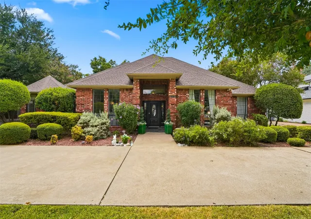 Photo 3 of Single family home for sale at 1465 Plummer Dr, Rockwall, TX 75087 | MLS# 21384427 | Listing updated on 2026-10-06