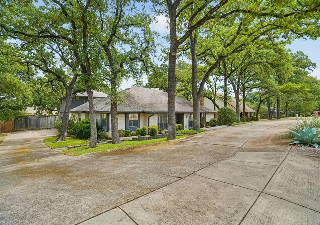 Photo 2 of Single family home for sale at 2201 Adams Dr, Arlington, TX 76011 | MLS# 21382307 | Listing updated on 2026-09-13