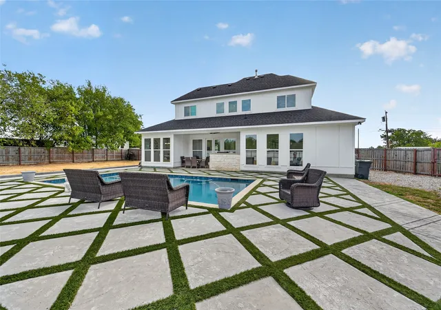 Photo 1 of Single family home for sale at 1130 Willow Crk Rd, Palmer, TX 75152 | MLS# 21385195 | Listing updated on 2026-09-13