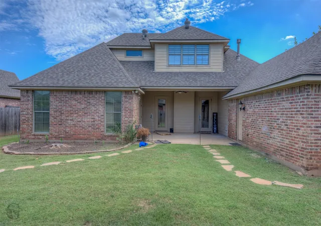 Photo 2 of Single family home for sale at 517 Tupelo Dr, Bossier City, LA 71111 | MLS# 21385199 | Listing updated on 2026-09-14