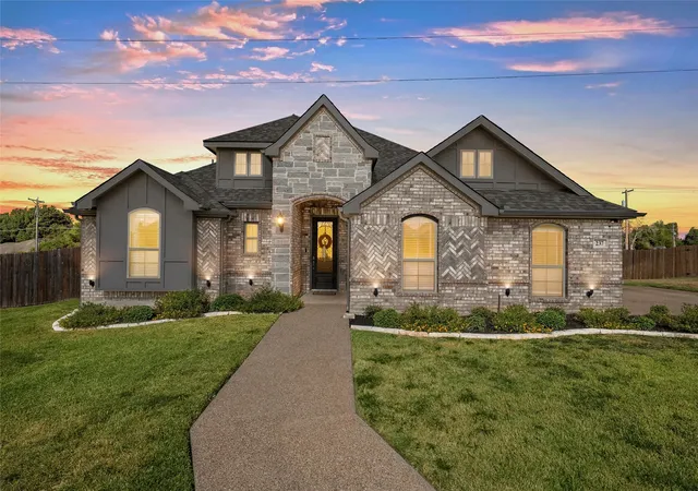Photo 1 of Single family home for sale at 237 Big Crk Loop, Hewitt, TX 76643 | MLS# 21385197 | Listing updated on 2026-09-30
