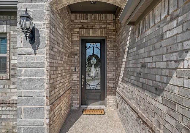 Photo 2 of Single family home for sale at 237 Big Crk Loop, Hewitt, TX 76643 | MLS# 21385197 | Listing updated on 2026-09-30