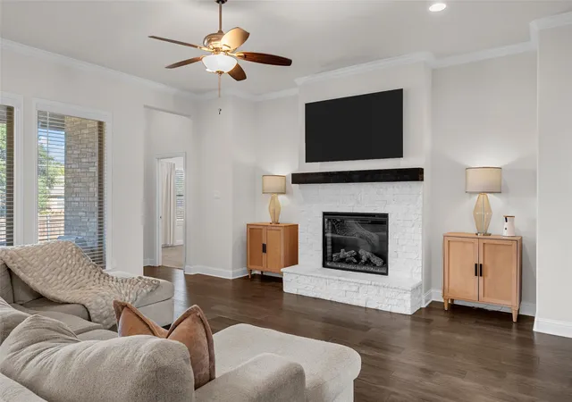Photo 3 of Single family home for sale at 237 Big Crk Loop, Hewitt, TX 76643 | MLS# 21385197 | Listing updated on 2026-09-30