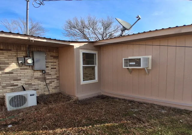 Photo 3 of Single family home for sale at 516 Forrest Ln, Denison, TX 75021 | MLS# 21384806 | Listing updated on 2026-09-22