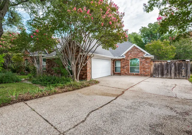 Photo 2 of Single family home for sale at 252 Plantation Dr, Coppell, TX 75019 | MLS# 21384913 | Listing updated on 2026-09-20