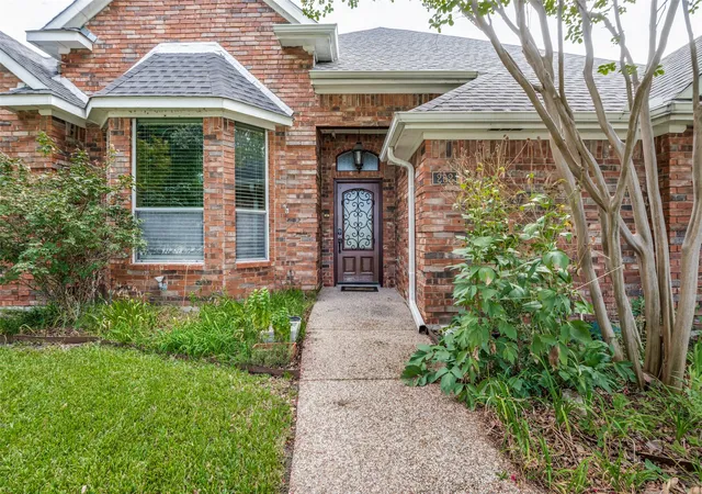 Photo 3 of Single family home for sale at 252 Plantation Dr, Coppell, TX 75019 | MLS# 21384913 | Listing updated on 2026-09-20
