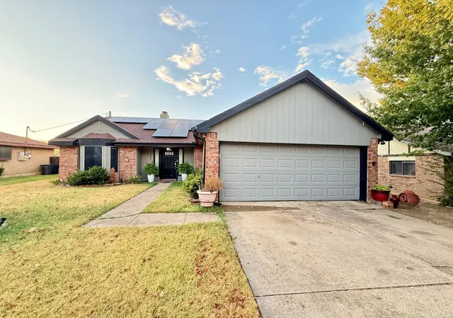 Photo 1 of Single family home for sale at 2608 Shasta Ct, Fort Worth, TX 76133 | MLS# 21385165 | Listing updated on 2026-09-13