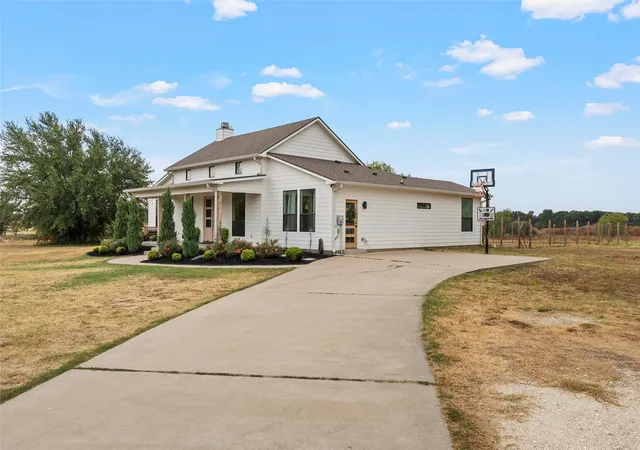 Photo 3 of Single family home for sale at 3325 J Flewellen Rd, Waco, TX 76704 | MLS# 21381827 | Listing updated on 2026-09-13