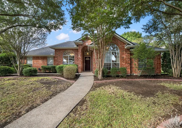 Photo 2 of Sale Pending at 1223 Oakmanor Cir, Hewitt, TX 76643 | MLS# 21383220 | Listing updated on 2026-09-27