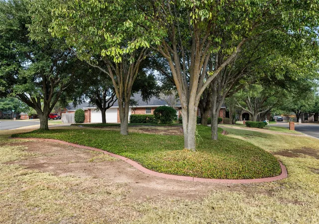 Photo 3 of Sale Pending at 1223 Oakmanor Cir, Hewitt, TX 76643 | MLS# 21383220 | Listing updated on 2026-09-27