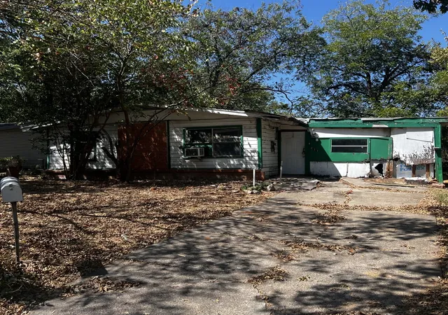 Photo 1 of Single family home for sale at 211 Hamden Ln, Mesquite, TX 75149 | MLS# 21385240 | Listing updated on 2026-09-13