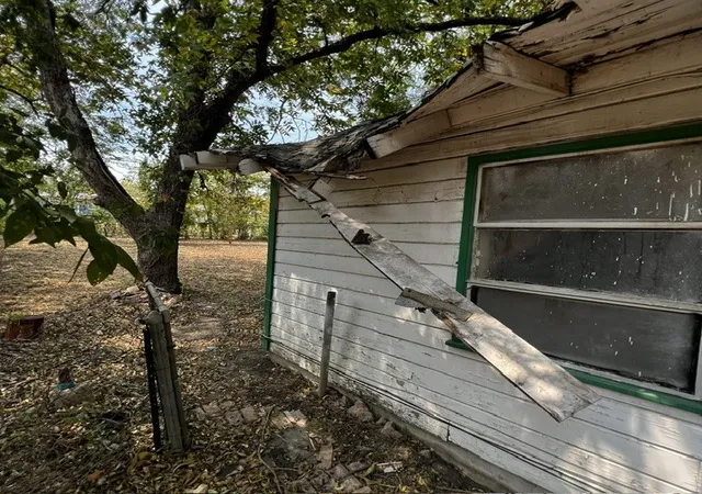 Photo 3 of Single family home for sale at 211 Hamden Ln, Mesquite, TX 75149 | MLS# 21385240 | Listing updated on 2026-09-13
