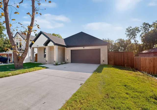 Photo 3 of Single family home for sale at 403 S Medora St, Terrell, TX 75160 | MLS# 21384490 | Listing updated on 2026-09-13