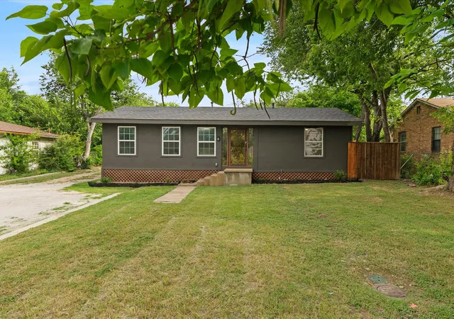 Photo 2 of Single family home for sale at 5718 Landino St, Fort Worth, TX 76114 | MLS# 21385250 | Listing updated on 2026-09-13