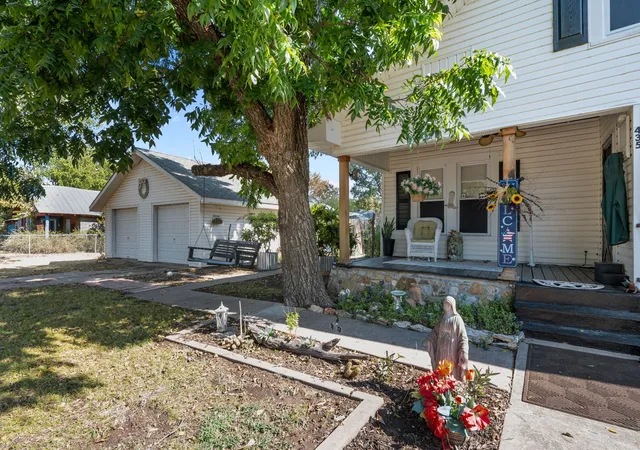 Photo 2 of Single family home for sale at 435 Elm St, Palo Pinto, TX 76484 | MLS# 21371705 | Listing updated on 2026-09-13