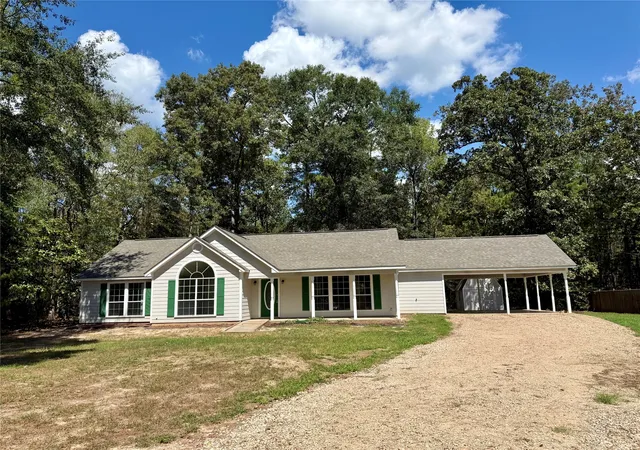 Photo 1 of Single family home for sale at 4413 Circle Sq Dr, Mooringsport, LA 71060 | MLS# 21385257 | Listing updated on 2026-09-19