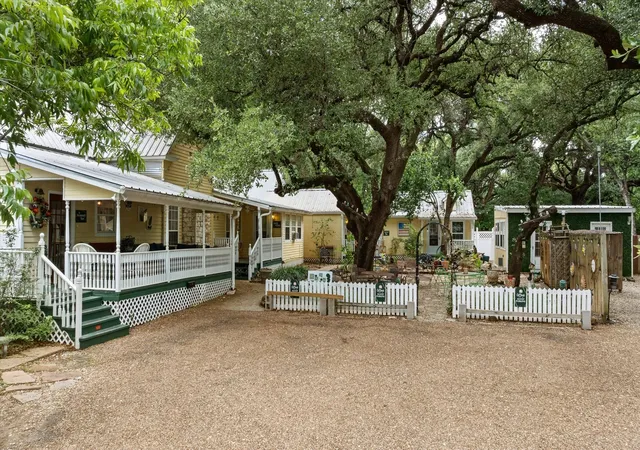 Photo 3 of Multi family home for sale at 1002 W Pearl St, Granbury, TX 76048 | MLS# 21385259 | Listing updated on 2026-09-24