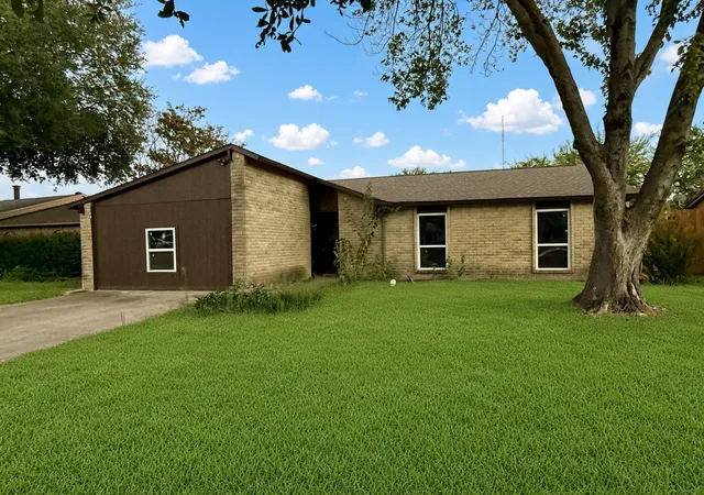 Photo 1 of Single family home for sale at 5618 Briarcrest Dr, Garland, TX 75043 | MLS# 21385269 | Listing updated on 2026-09-15