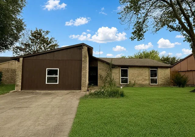 Photo 2 of Single family home for sale at 5618 Briarcrest Dr, Garland, TX 75043 | MLS# 21385269 | Listing updated on 2026-09-15