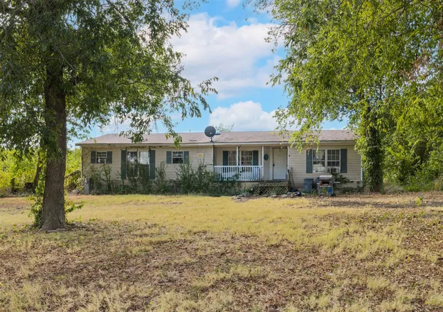 Photo 3 of Manufactured home for sale at 518 Hight Rd, Waxahachie, TX 75167 | MLS# 21384506 | Listing updated on 2026-09-16