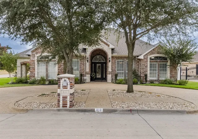 Photo 1 of Single family home for sale at 818 Amherst Dr, Waxahachie, TX 75165 | MLS# 21384907 | Listing updated on 2026-09-14