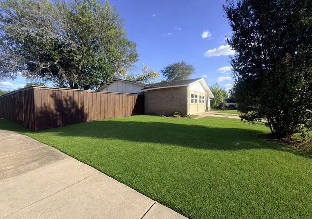 Photo 2 of Single family home for sale at 618 N Yale Dr, Garland, TX 75042 | MLS# 21385274 | Listing updated on 2026-09-27