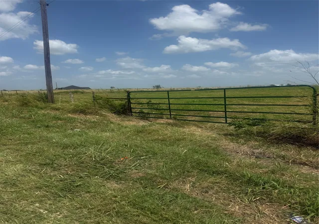 Photo 1 of Land for sale at Tbd Nw County Rd 0070, Corsicana, TX 75110 | MLS# 21378607 | Listing updated on 2026-09-19