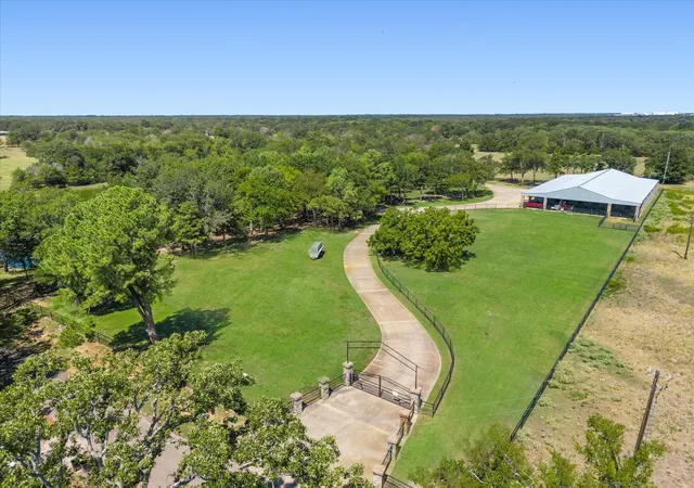 Photo 1 of Single family home for sale at 1276 County Rd 3318, Greenville, TX 75402 | MLS# 21383365 | Listing updated on 2026-09-20