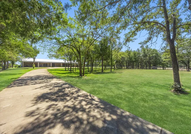Photo 4 of Single family home for sale at 1276 County Rd 3318, Greenville, TX 75402 | MLS# 21383365 | Listing updated on 2026-09-20